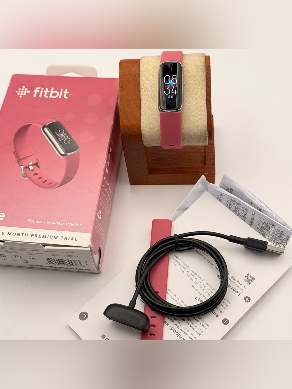 Fitbit Luxe, New, Full Set, Chrome/ Pink, MSRP 187$,